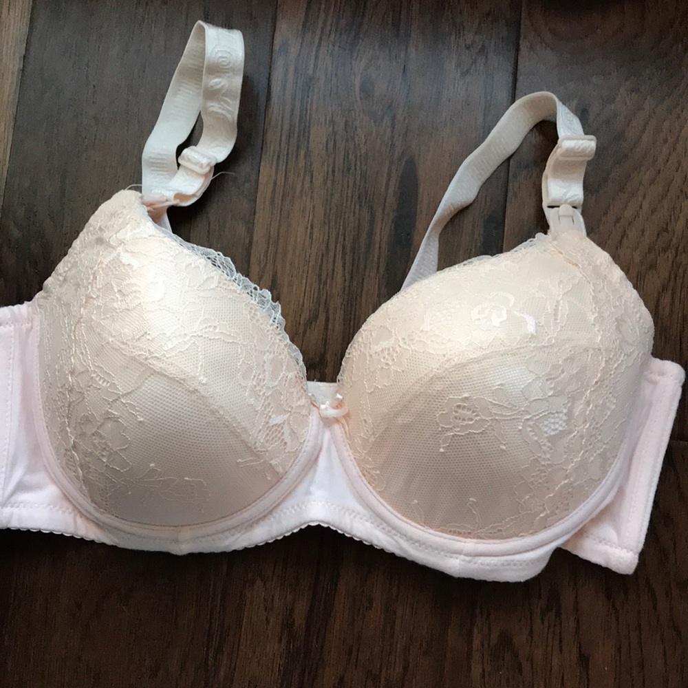 NWOT lumping/ nursing bra